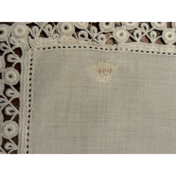 Four Vintage Embroidered Lace Edge Yellow Flower Cloth Napkins - Picture 3 of 5